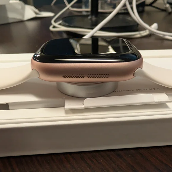 Apple Smartwatch with Rose Gold and White Band - Picture 4 of 5